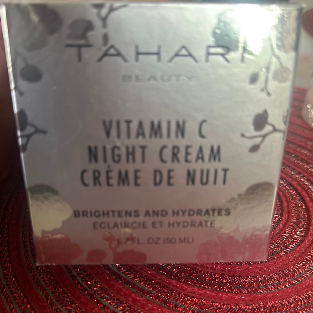 Tahari Silver Moisturizer with Vitamin C
